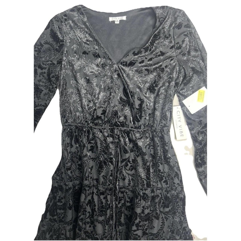 City Vibe Dress Sz M Black Floral Ruffle Vines Long-Sleeve V Neck Chiffon